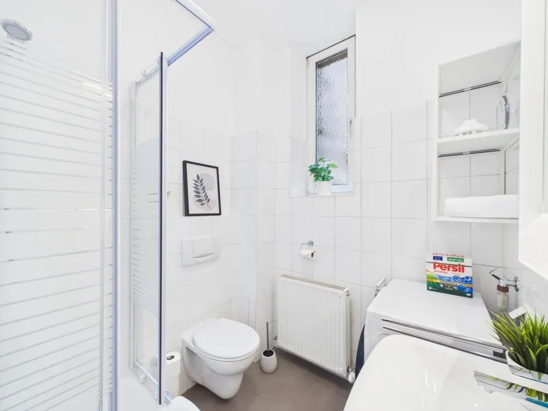 Badezimmer mit Dusche