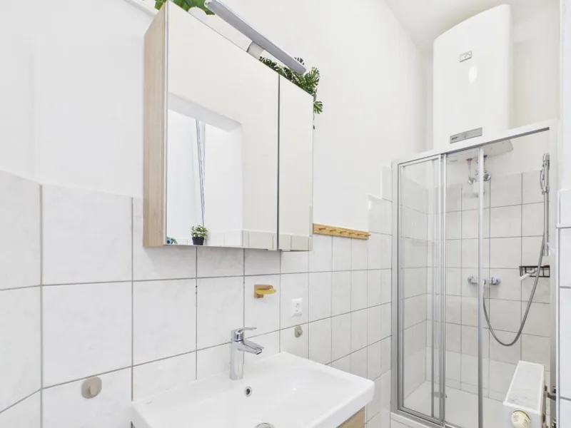 Badezimmer mit Dusche